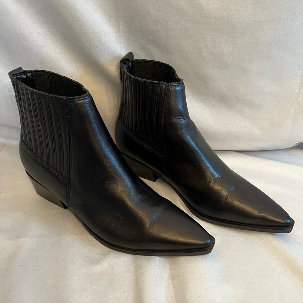 Marc Fisher LTD NWOB Women’s Black Pryce Pointy Toe Bootie. Size 6.5. DS-9